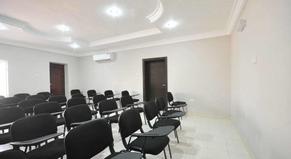 Sheer Luxury Apartments&Suites Abuja Buitenkant foto