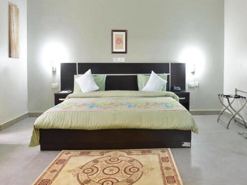Sheer Luxury Apartments&Suites Abuja Buitenkant foto