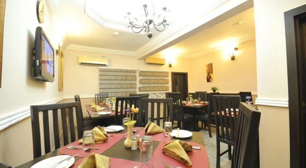 Sheer Luxury Apartments&Suites Abuja Buitenkant foto