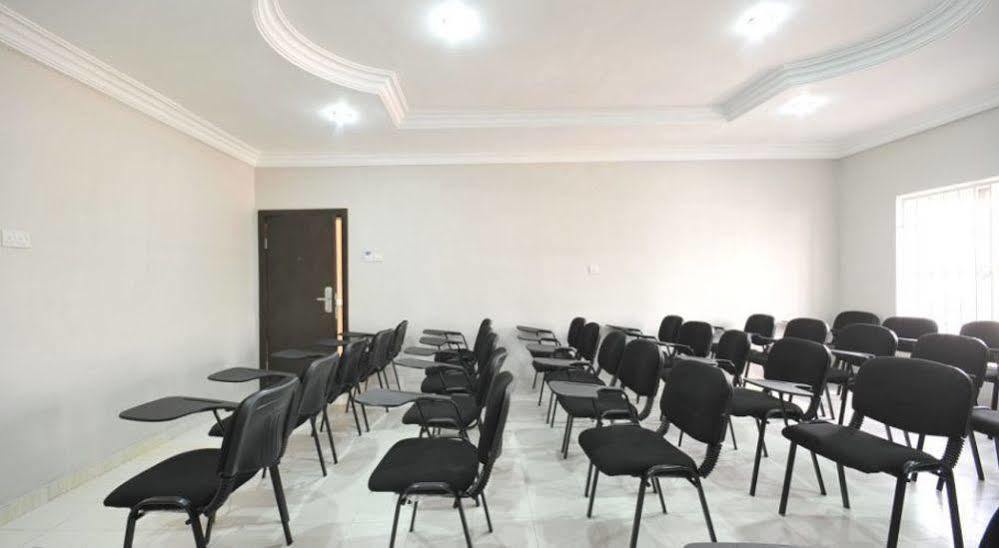 Sheer Luxury Apartments&Suites Abuja Buitenkant foto