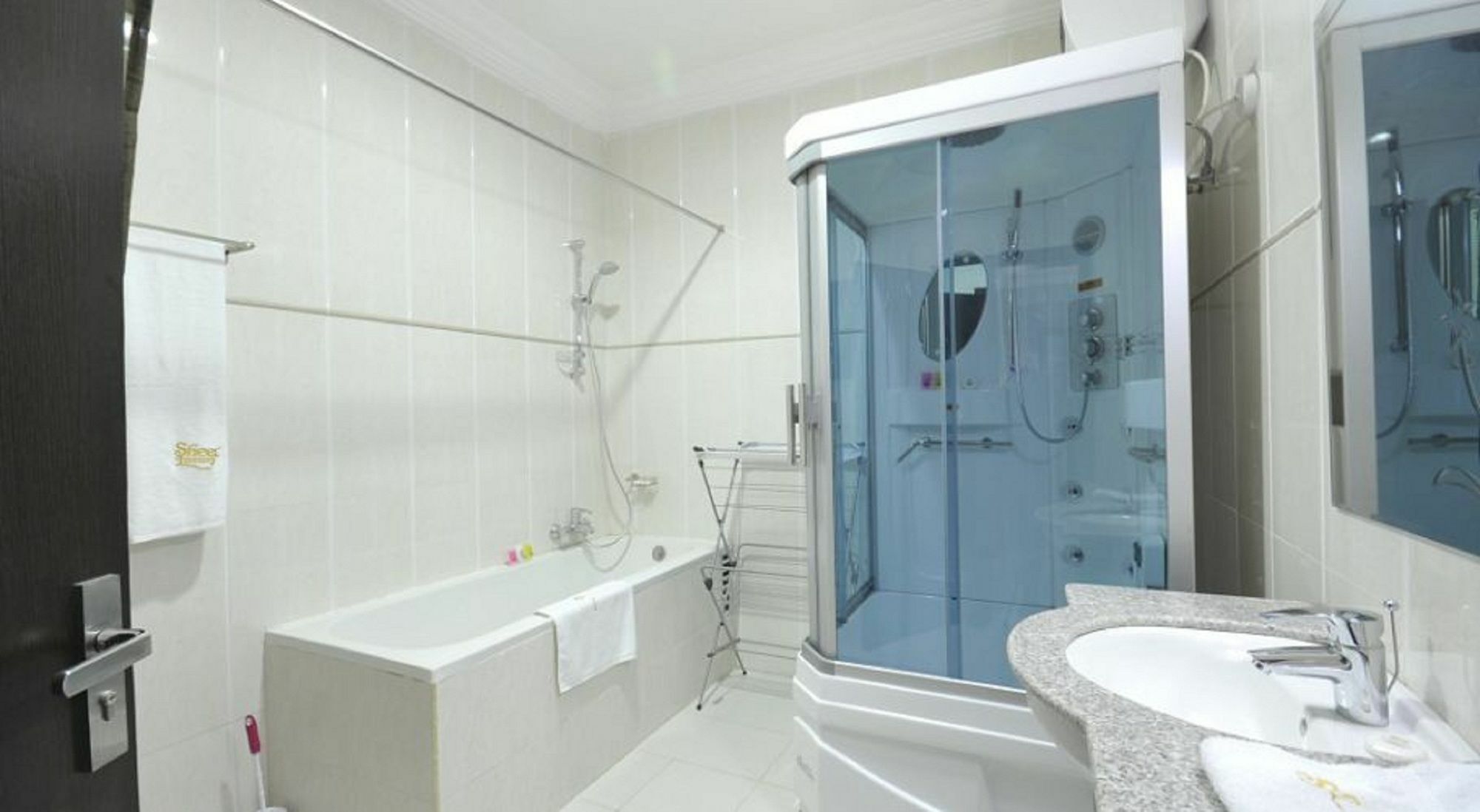 Sheer Luxury Apartments&Suites Abuja Buitenkant foto